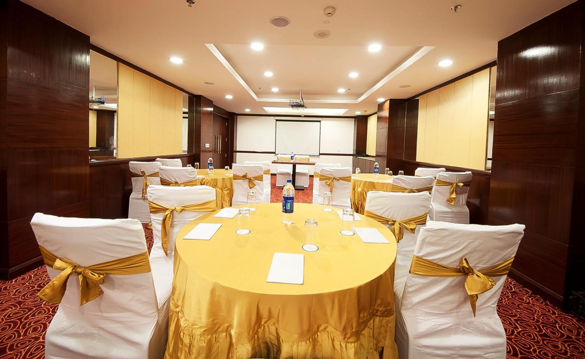 The Golden Plaza Hotel Panchkula Luaran gambar