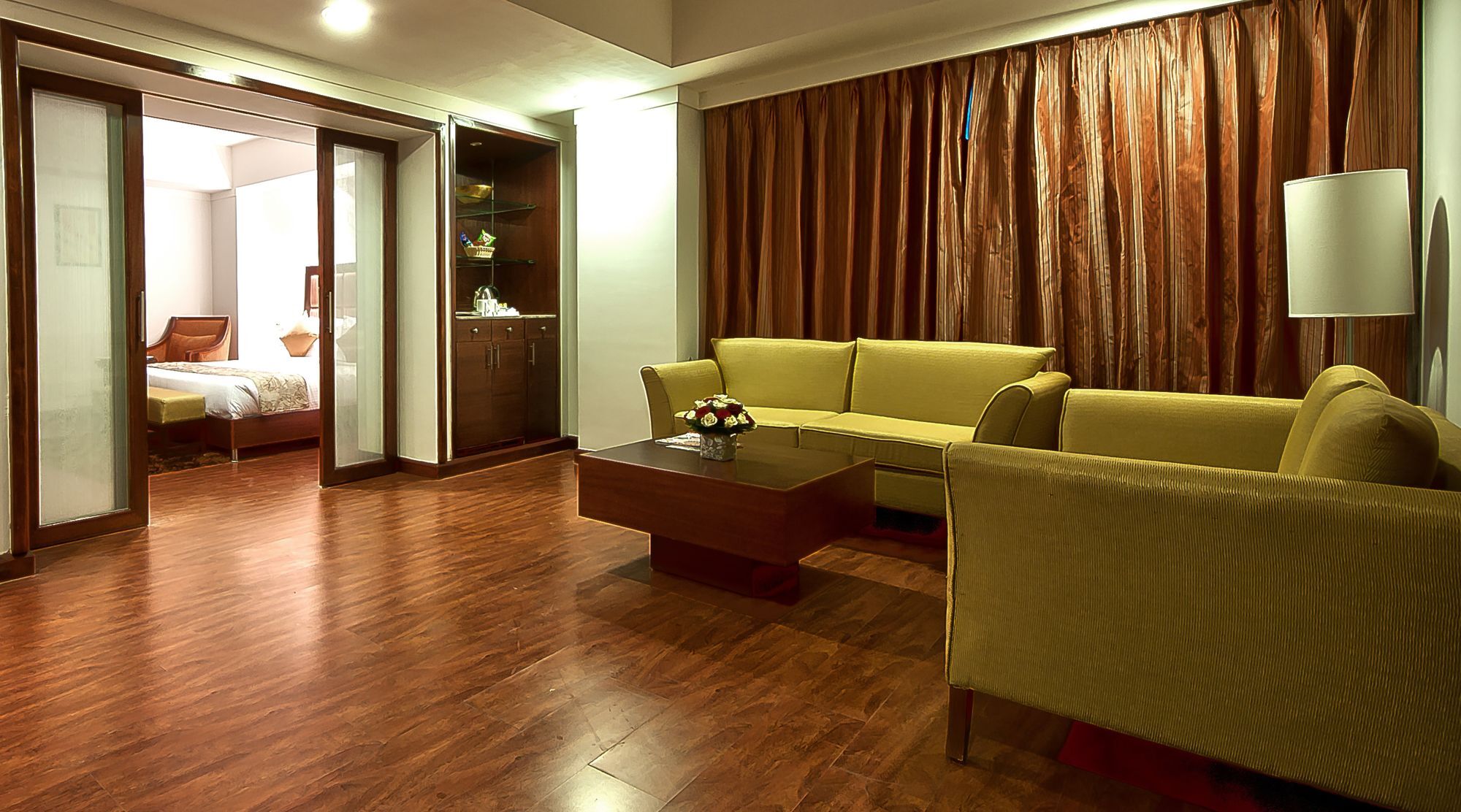 The Golden Plaza Hotel Panchkula Luaran gambar
