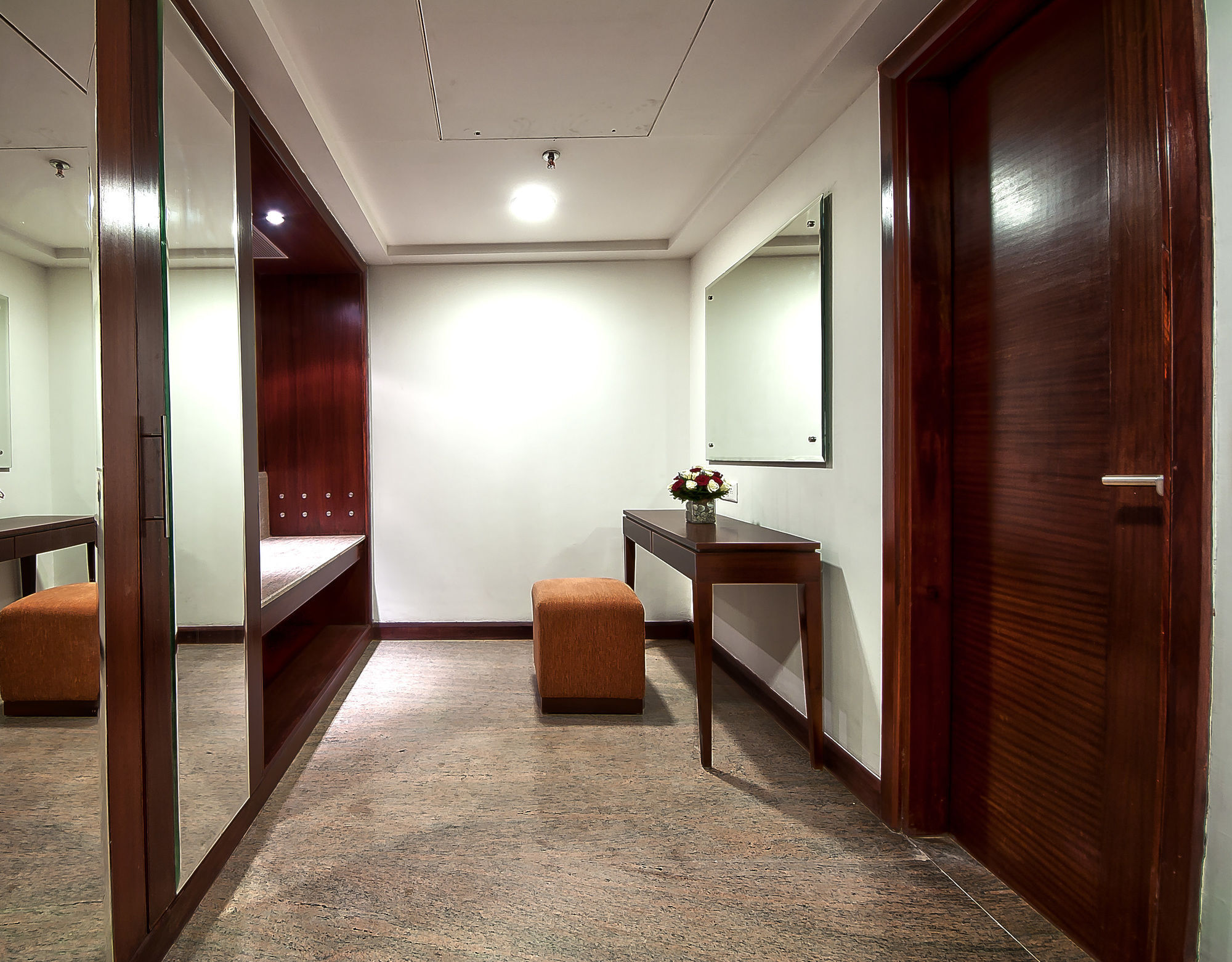 The Golden Plaza Hotel Panchkula Luaran gambar