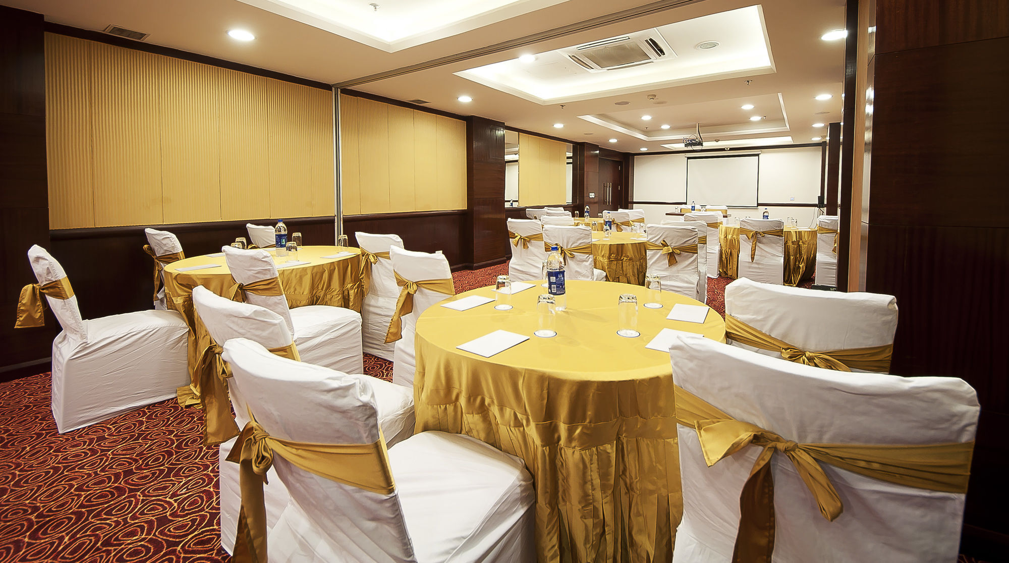The Golden Plaza Hotel Panchkula Luaran gambar